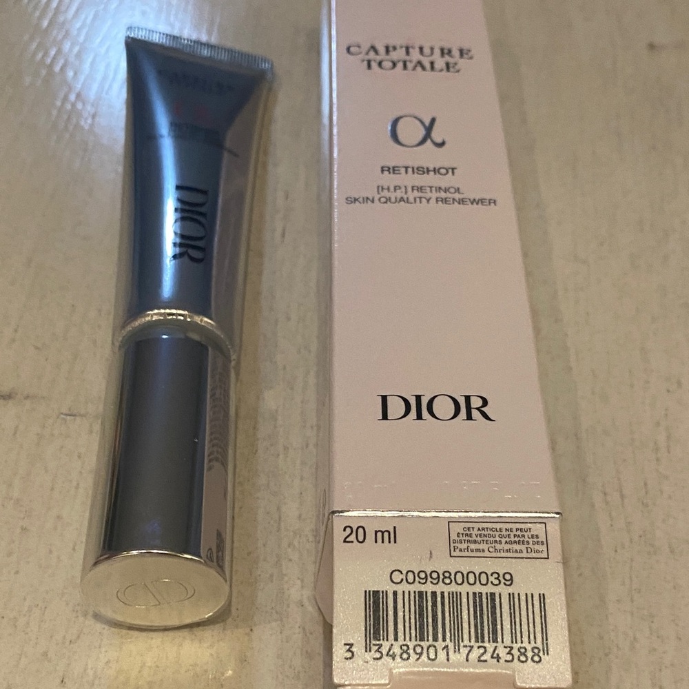Dior Capture Totale Retinol Skin Quality Renewer - Silver and White